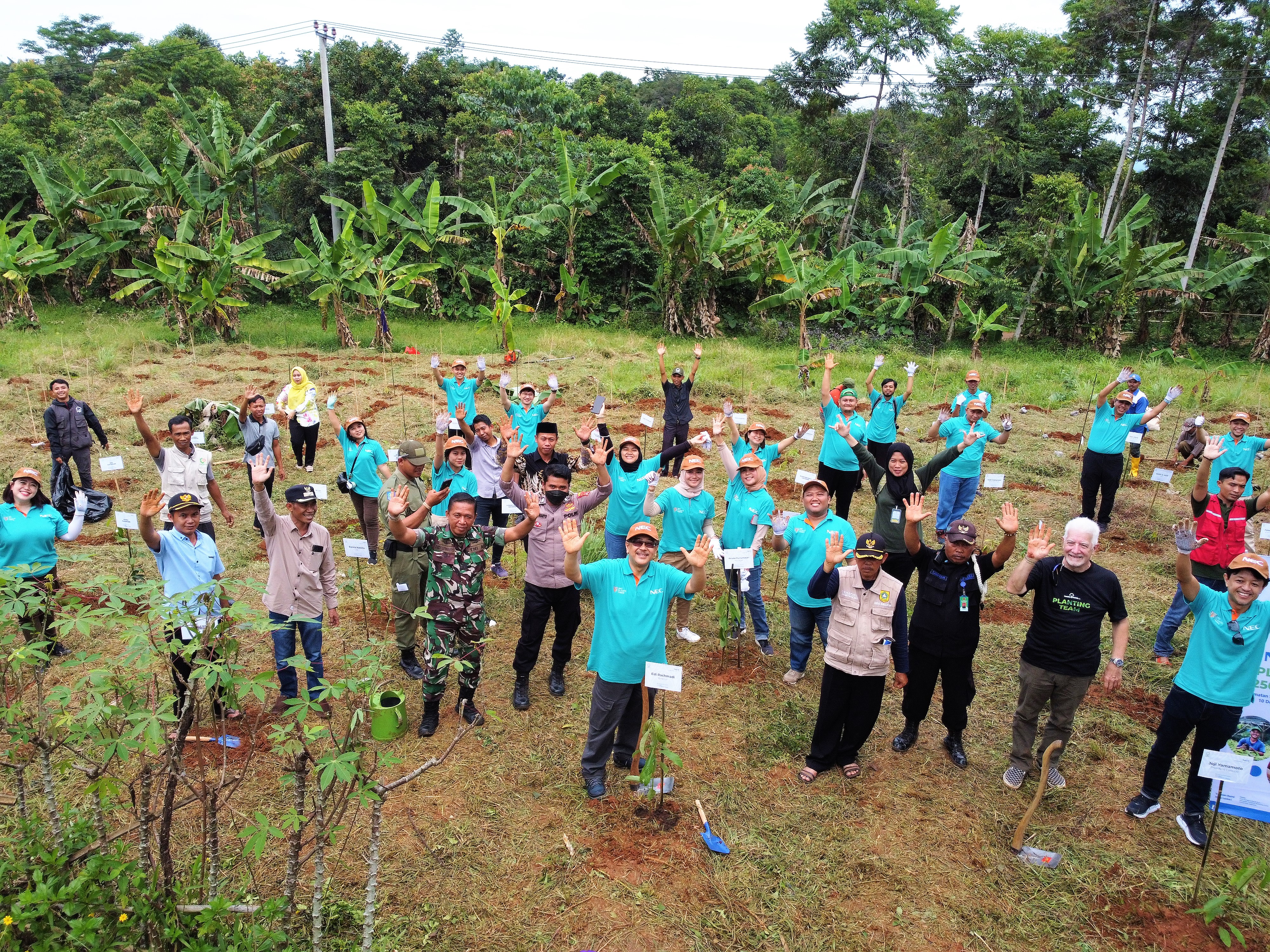 NEC Indonesia employees together with local villagers and farmers planted 6,250 trees to restore critical land.